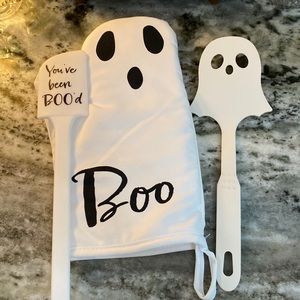 Ghost mitten and spatulas